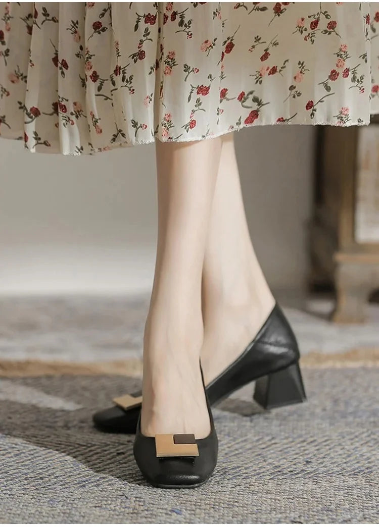 スクエアトゥパンプス