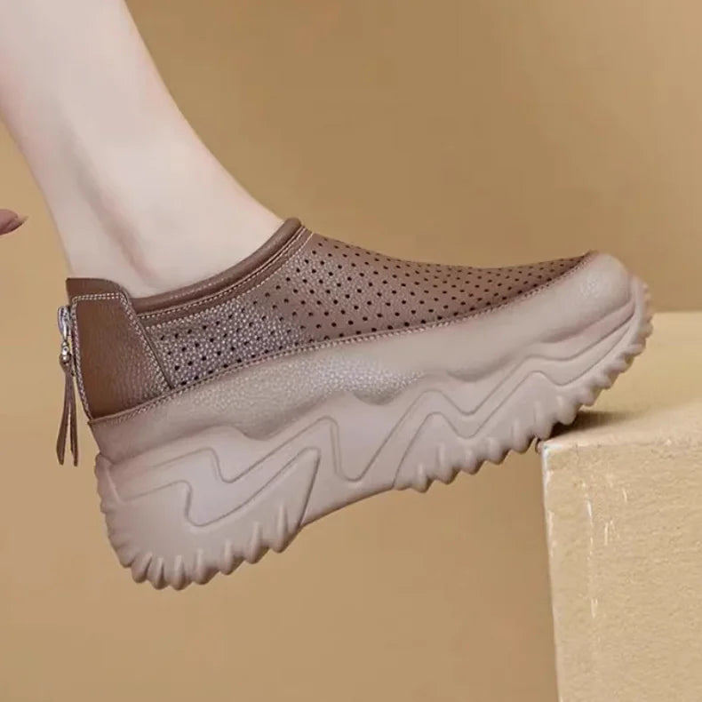 透かし彫りの厚底スリッポンレディース